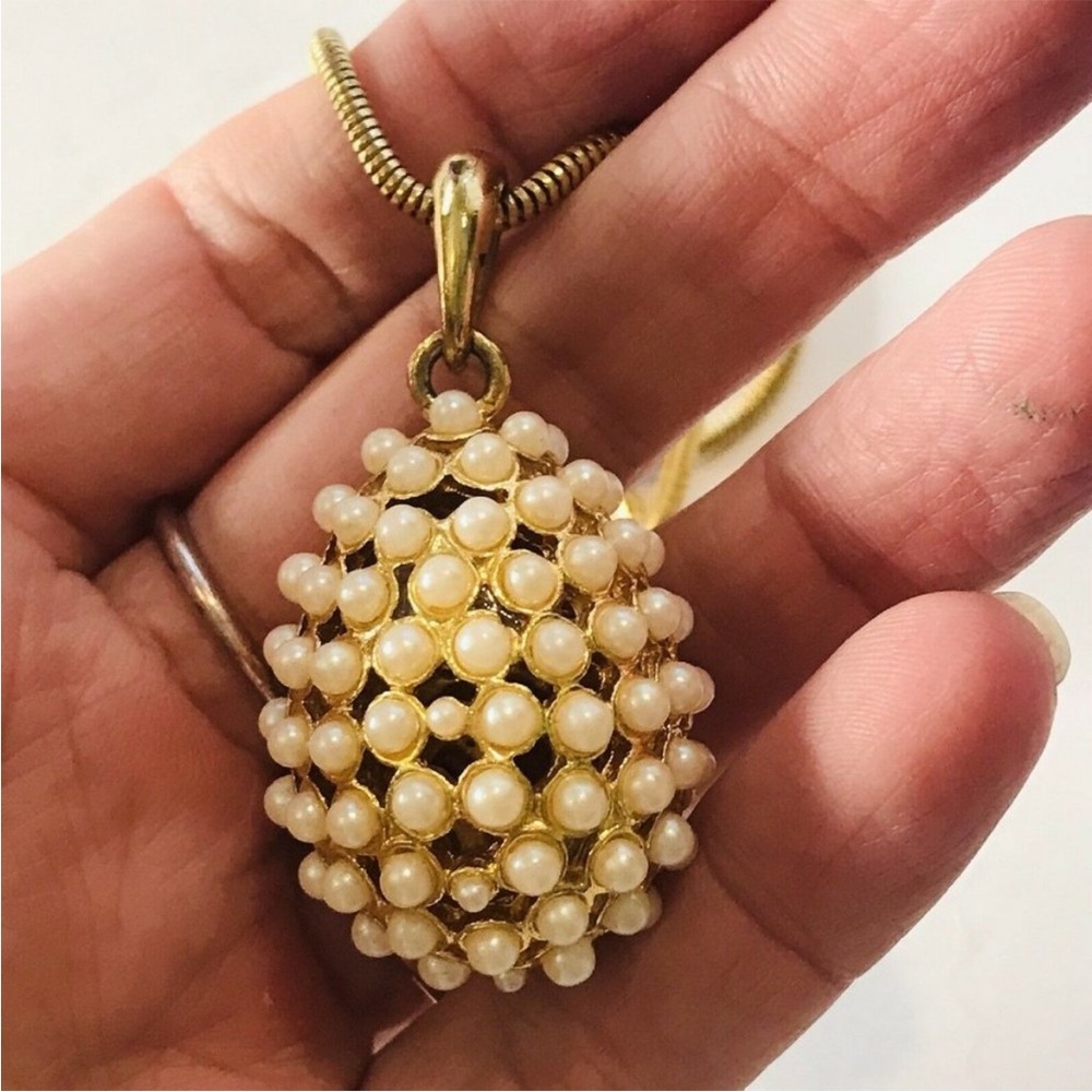 Pearl Encrusted Beaded Egg Pendant Large Hollow
Long Snake - Picture 5 of 6